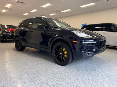 Used 2016 Porsche Cayenne AWD/4WD image 10