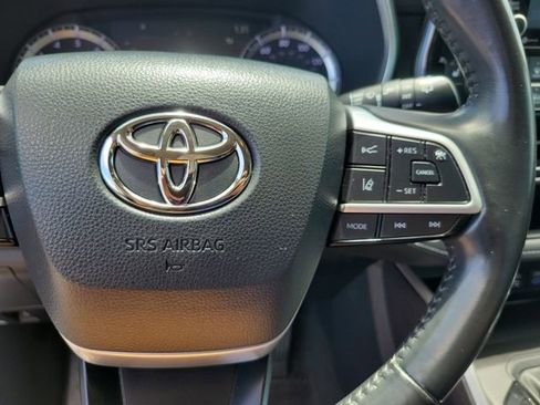 Used 2022 Toyota Highlander XLE FWD image 23