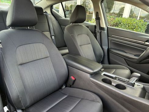 Used 2025 Nissan Altima 2.5 SV FWD image 36