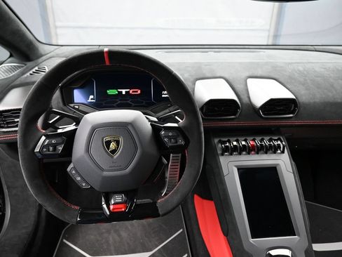 Used 2024 Lamborghini Huracan STO RWD image 21