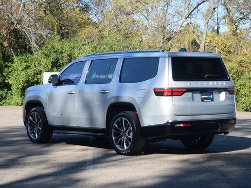 Used 2024 Jeep Wagoneer Series II w/ Premium Group I image 26