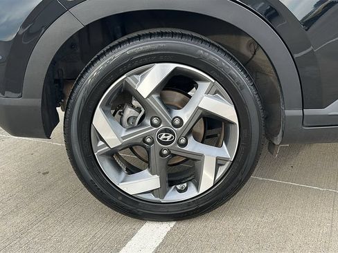 Used 2025 Hyundai Venue SEL FWD image 17
