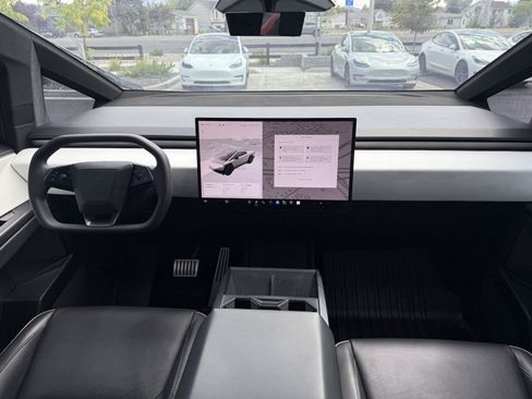 Used 2024 Tesla Cybertruck AWD Crew Cab image 21