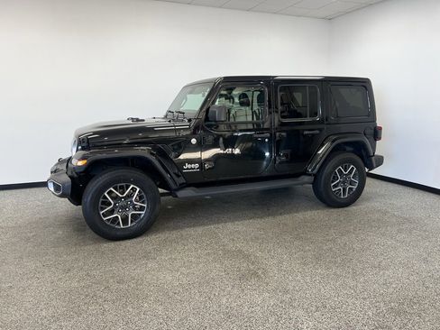 Used 2024 Jeep Wrangler Sahara image 20