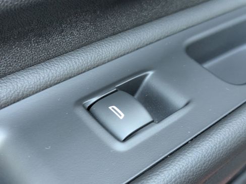 Used 2023 GMC Terrain SLE w/ Driver Convenience Package image 25