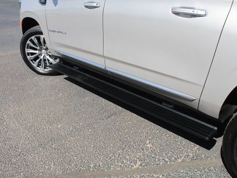 Used 2021 GMC Yukon XL Denali w/ Denali Premium Package image 12