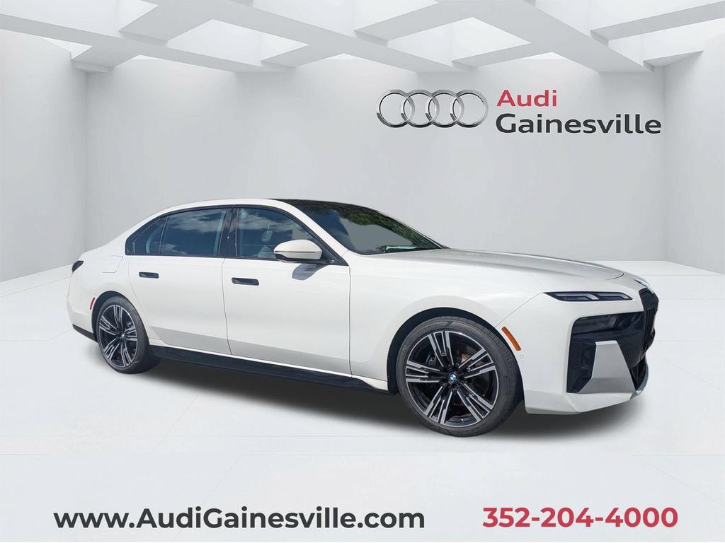 Used 2023 BMW i7 xDrive60 w/ Parking Assistance Package AWD/4WD image 1