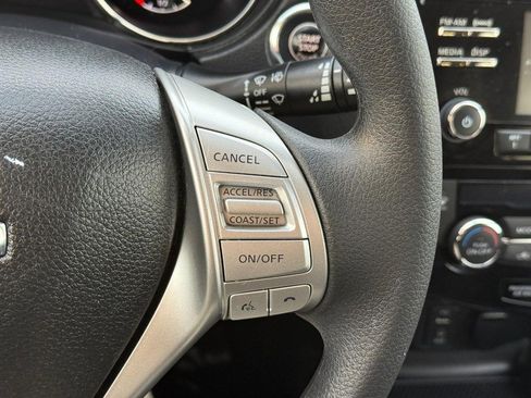 Used 2016 Nissan Rogue SV image 25