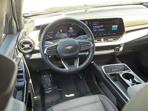 Certified 2025 Chevrolet Equinox LT w/ Convenience Package II FWD image 18
