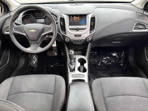 Used 2018 Chevrolet Cruze LS FWD image 11