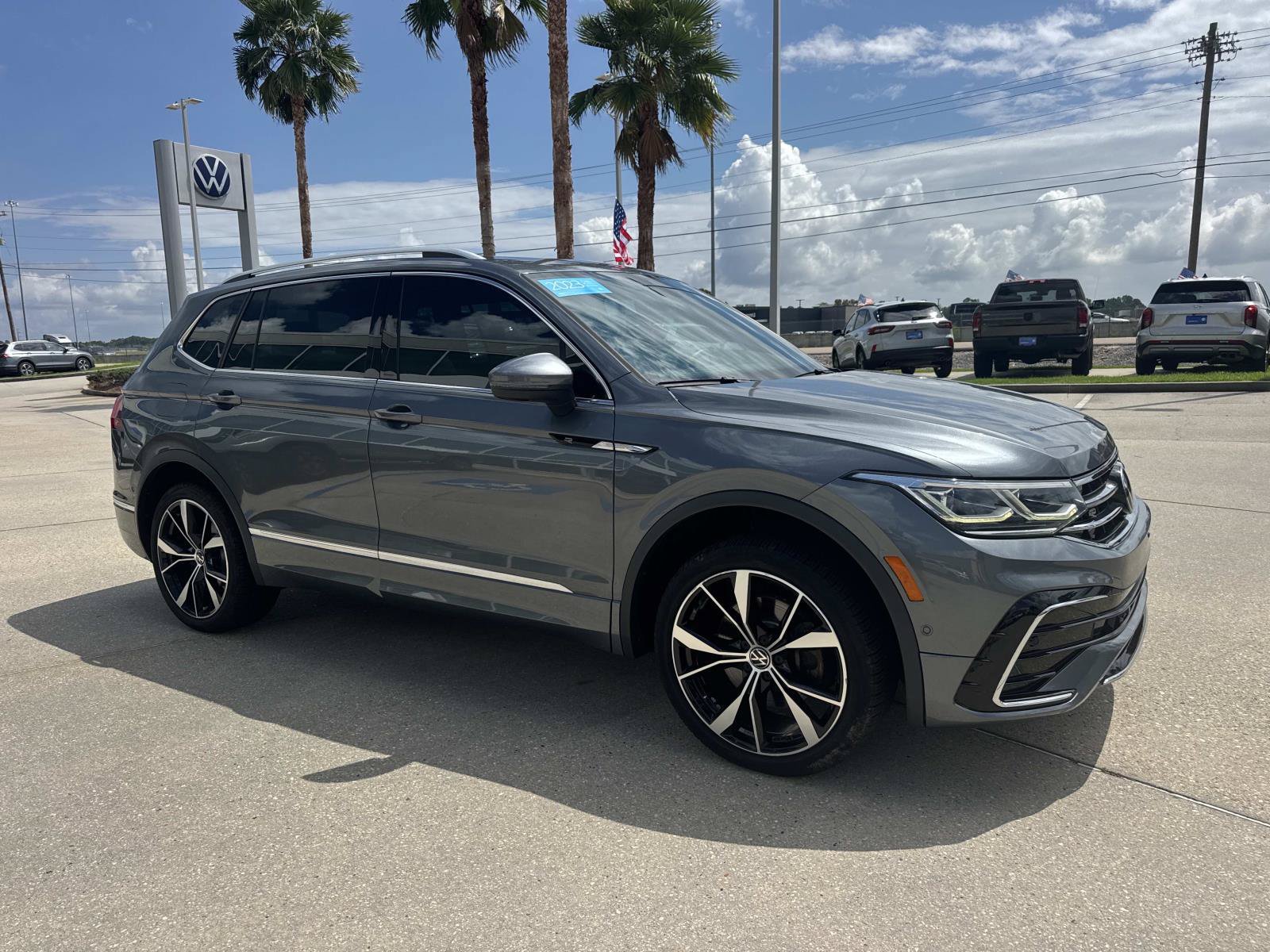 Used 2023 Volkswagen Tiguan SEL R-Line AWD/4WD image 3