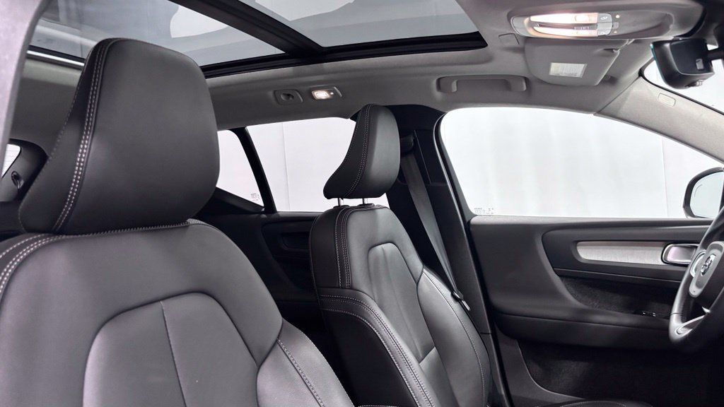 Certified 2026 Volvo XC40 B5 Plus AWD/4WD image 19