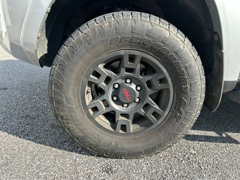 Used 2018 Toyota 4Runner SR5 Premium RWD image 9