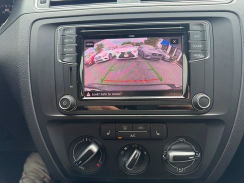 Used 2018 Volkswagen Jetta SE FWD image 18