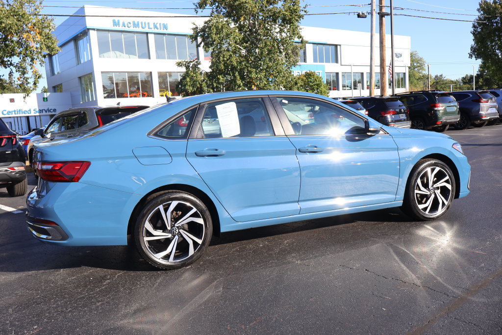 Used 2025 Volkswagen Jetta SEL FWD image 9