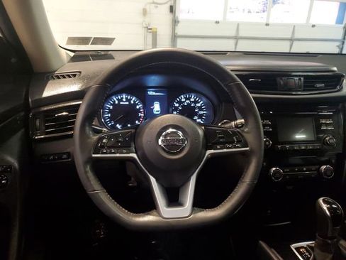 Used 2017 Nissan Rogue SV image 15