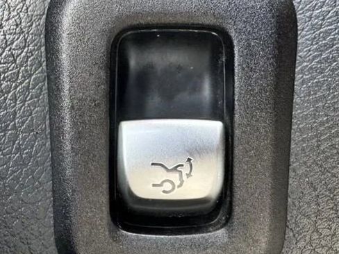 Used 2018 Mercedes-Benz GLC 300 GLC 300 Sport Utility 4D image 45