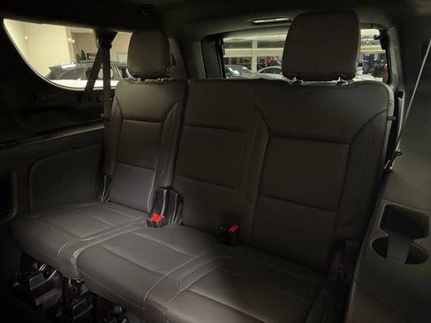 Used 2025 Chevrolet Suburban Z71 AWD/4WD image 23