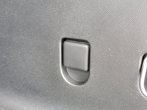 Used 2025 Chevrolet Traverse LT w/ Driver Confidence Package FWD image 32