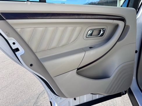 Used 2010 Ford Taurus Limited image 27