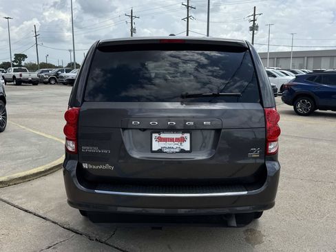 Used 2016 Dodge Grand Caravan R/T w/ Safety Sphere Group FWD image 8