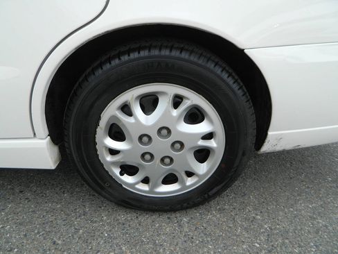 Used 2003 Saturn L-Series LW200 w/ Audio Pkg I FWD image 22