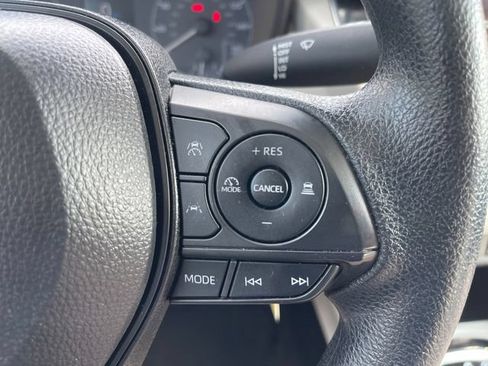 Used 2025 Toyota Corolla Cross L AWD/4WD image 25