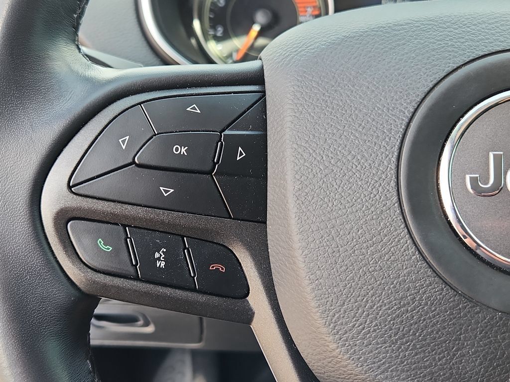 Used 2020 Jeep Cherokee Trailhawk AWD/4WD image 16