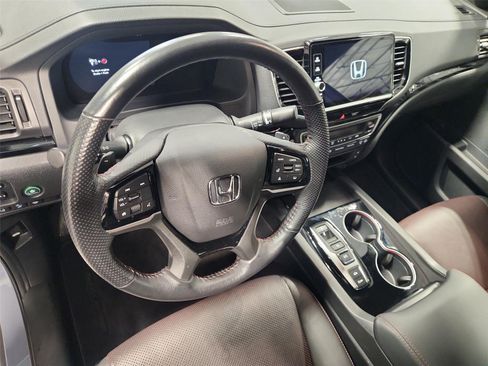 Used 2025 Honda Ridgeline Black Edition image 10
