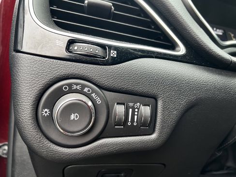 Used 2019 Jeep Cherokee Latitude Plus image 15