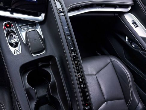 Used 2021 Chevrolet Corvette Stingray w/ Engine Appearance Package image 29