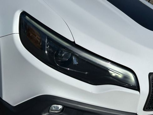 Used 2020 Jeep Cherokee Trailhawk w/ Technology Group image 27