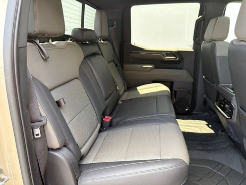 Used 2023 Chevrolet Silverado 1500 ZR2 w/ Technology Package AWD/4WD image 27