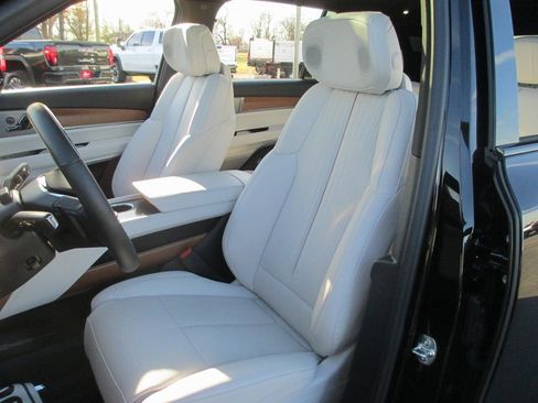 Used 2026 Cadillac Vistiq Sport w/ LPO, Floor Liner Package image 16