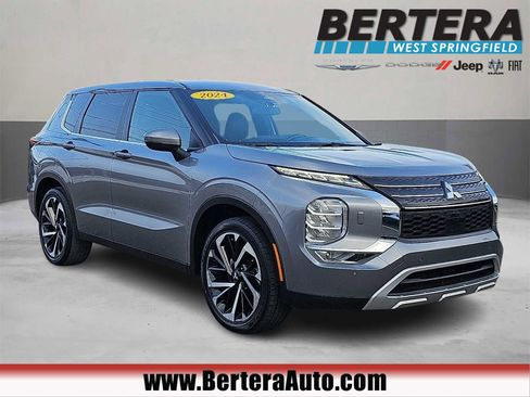 Used 2024 Mitsubishi Outlander SE image 1