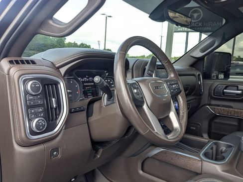 Used 2021 GMC Sierra 2500 Denali w/ Denali Black Diamond Edition AWD/4WD image 14
