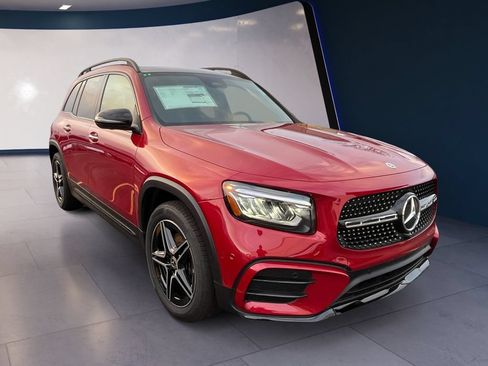 Used 2026 Mercedes-Benz GLB 250 4MATIC image 4