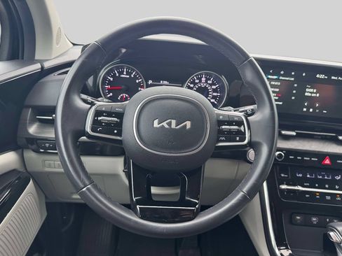 Used 2024 Kia Carnival EX FWD image 13