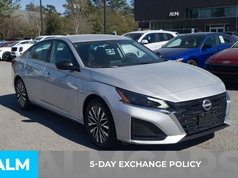 Used 2025 Nissan Altima 2.5 SV image 3