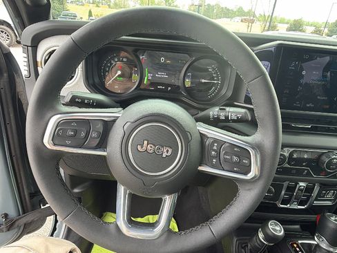 Used 2025 Jeep Wrangler Sahara w/ Safety Group image 26