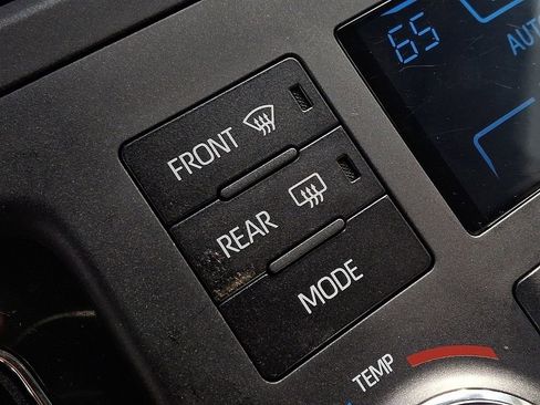 Used 2020 Toyota Sienna L image 23