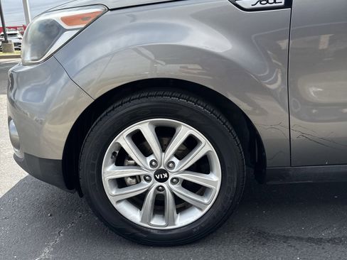Used 2018 Kia Soul + FWD image 32