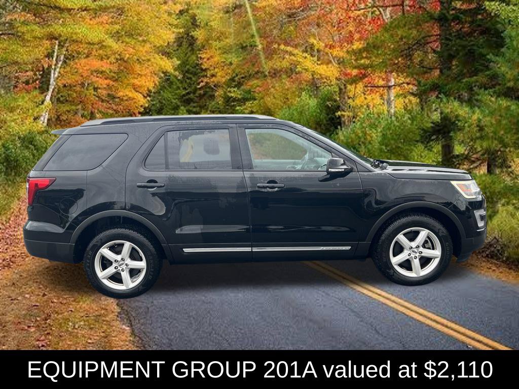 Used 2017 Ford Explorer XLT w/ Equipment Group 201A AWD/4WD image 2