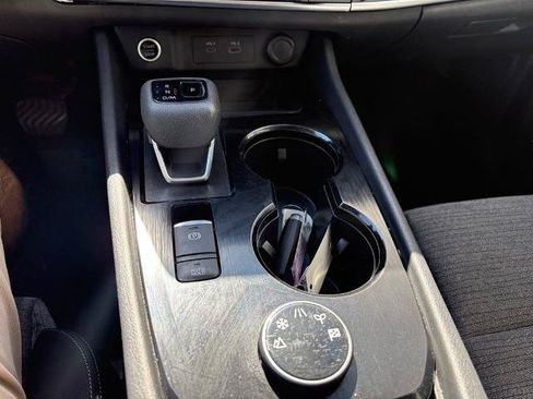 Used 2022 Nissan Rogue SV AWD/4WD image 11