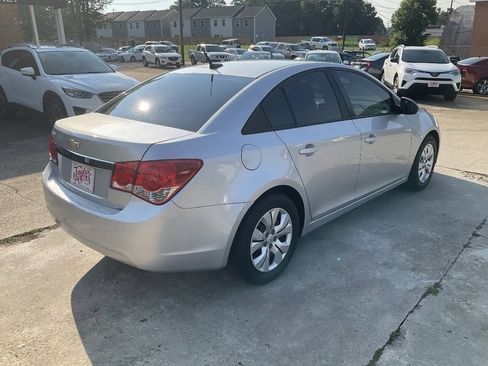 Used 2014 Chevrolet Cruze LS FWD image 3