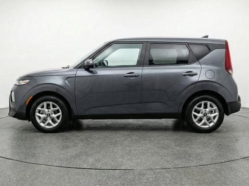 Used 2025 Kia Soul LX w/ LX Technology Package image 5