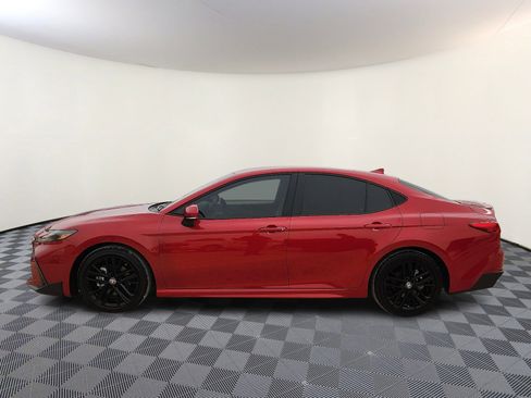 Used 2025 Toyota Camry SE image 2