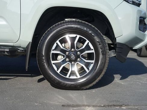 Used 2023 Toyota Tacoma TRD Sport w/ Technology Package RWD image 4