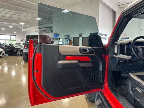 Used 2023 Ford Bronco Wildtrak image 12