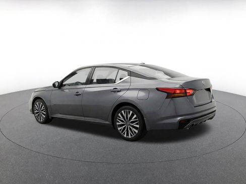 Used 2025 Nissan Altima 2.5 SV FWD image 7